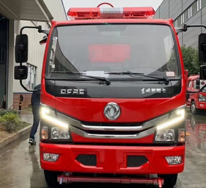 中潔牌國(guó)六東風(fēng)多利卡4噸消防灑水車(chē)